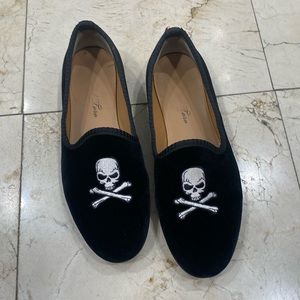 Del Toro Loafers black velvet skull